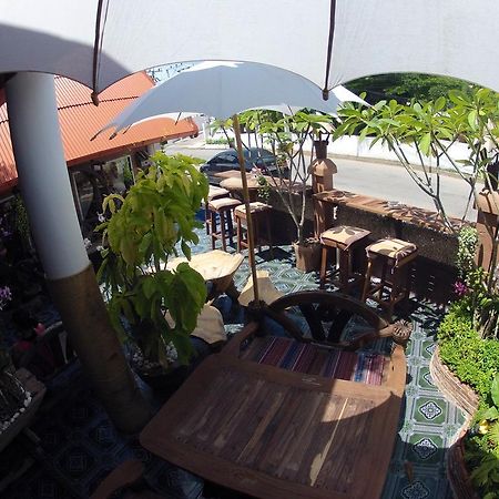 Palada Guesthouse HHQ Exterior foto