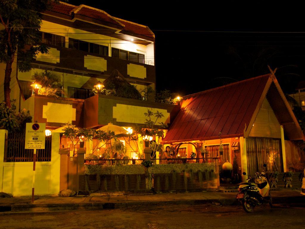 Palada Guesthouse HHQ Exterior foto